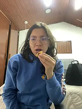 karlamorris  online show from July 22, 1:25 pm