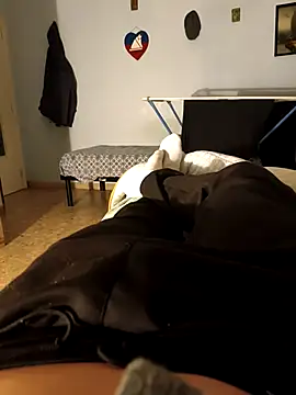 Snapshot of italovene chatting on December 21, 6:04 pm italovene online show from December 21, 6:04 pm