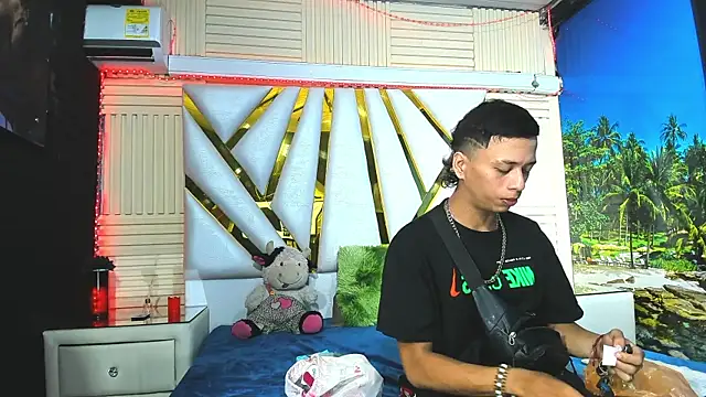 Snapshot of Ashley_James chatting on September 23, 8:23 pm Ashley James online show from September 23, 8:23 pm