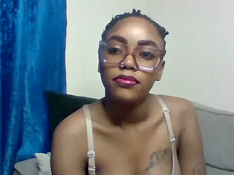 Snapshot of _crystal_princesss chatting on May 2, 12:04 am crystal princesss online show from May 2, 12:04 am