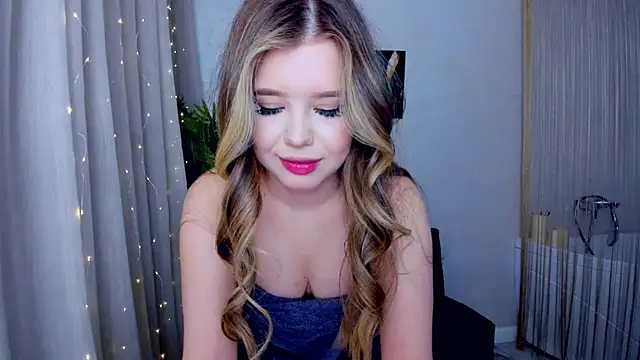 FollowLovee online show from March 10, 10:45 pm