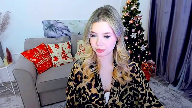 Snapshot of FollowLovee chatting on December 14, 7:29 pm FollowLovee online show from December 14, 7:29 pm