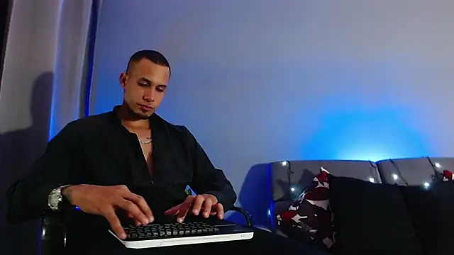MagnusFrost online show from December 3, 8:16 am