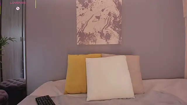 LynnSam  online show from October 24, 11:23 pm