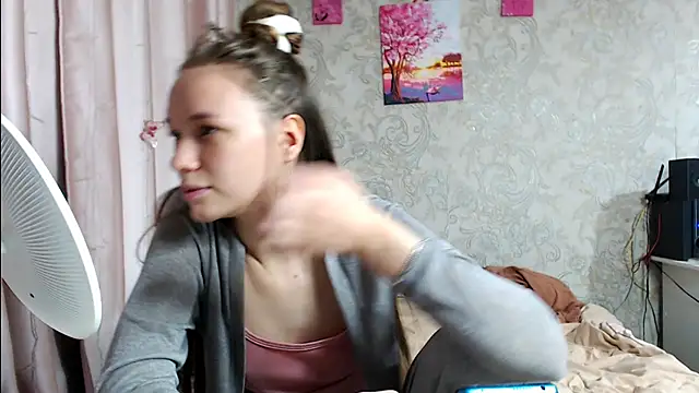 leila bambi  online show from October 23, 4:06 pm