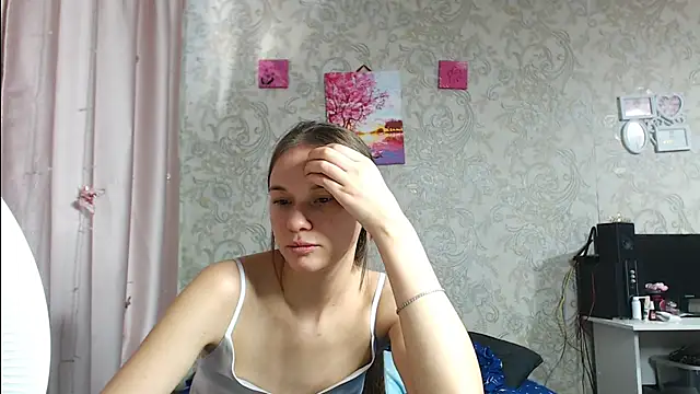 leila bambi  online show from November 3, 7:20 am