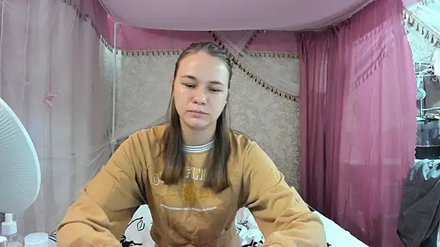 Snapshot of leila_bambi_ chatting on March 17, 9:56 am leila bambi online show from March 17, 9:56 am