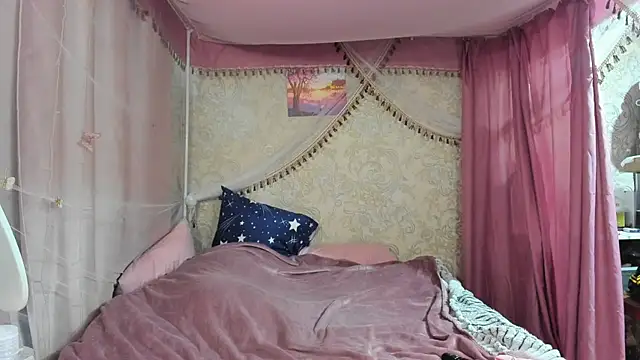 Snapshot of leila_bambi_ chatting on March 21, 11:48 am leila bambi online show from March 21, 11:48 am
