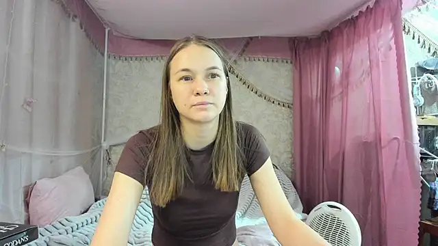 Snapshot of leila_bambi_ chatting on March 24, 2:22 pm leila bambi online show from March 24, 2:22 pm