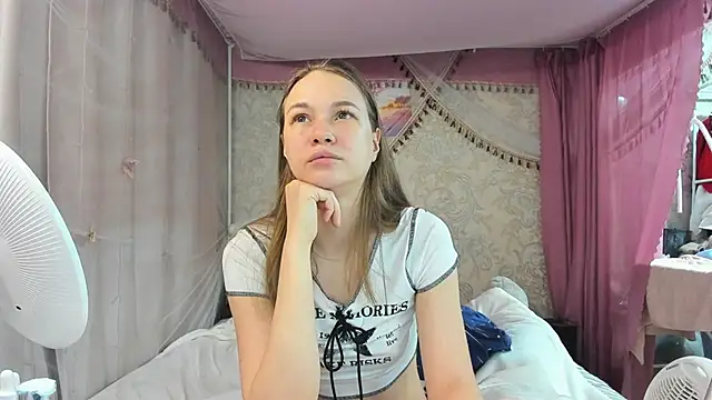 Snapshot of leila_bambi_ chatting on April 9, 9:53 pm leila bambi online show from April 9, 9:53 pm