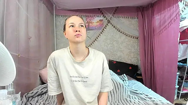 Snapshot of leila_bambi_ chatting on May 7, 8:36 pm leila bambi online show from May 7, 8:36 pm