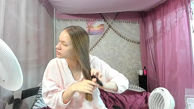 Snapshot of leila_bambi_ chatting on May 13, 3:48 am leila bambi online show from May 13, 3:48 am