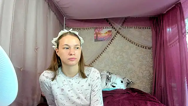 Snapshot of leila_bambi_ chatting on June 29, 5:46 pm leila bambi online show from June 29, 5:46 pm