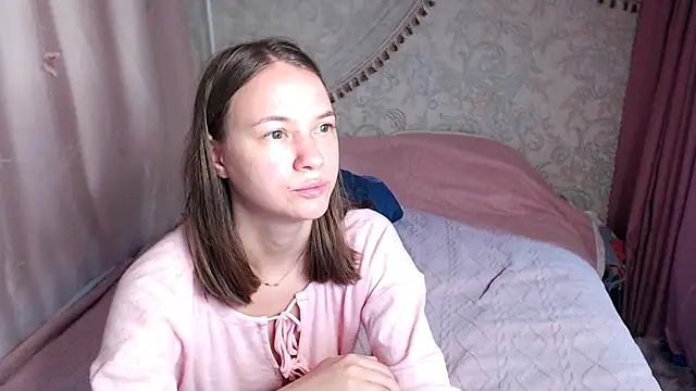 Snapshot of leila_bambi_ chatting on July 14, 7:24 am leila bambi online show from July 14, 7:24 am