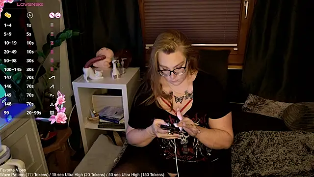 Big Beautiful MILF online show from January 11, 3:50 pm