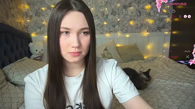 ChloeMillerMeow online show from February 28, 5:26 pm