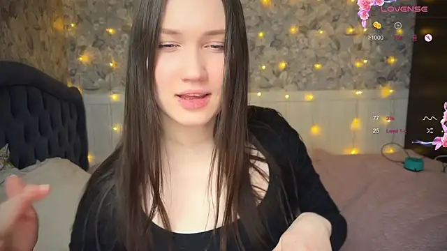 ChloeMillerMeow online show from March 13, 6:12 pm
