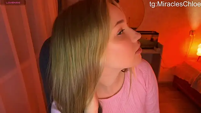 ChloeMillerMeow online show from July 18, 6:45 pm