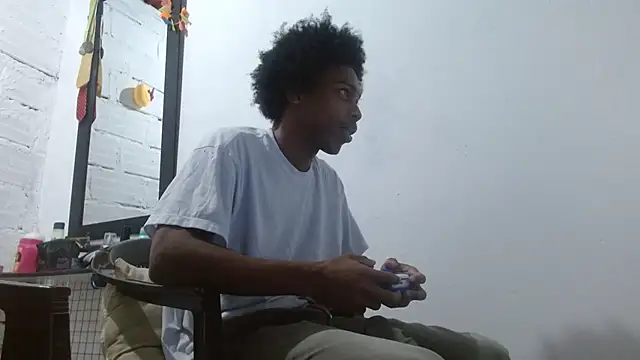 Larry-n-clouds online show from February 3, 3:04 am