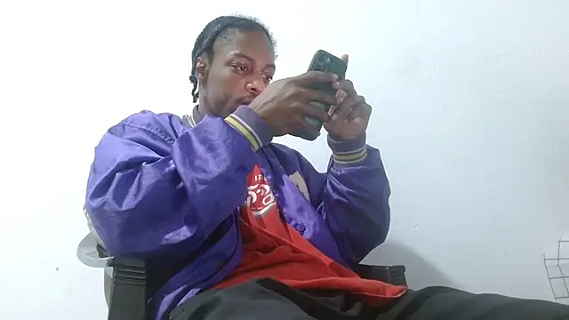 Snapshot of Larry-n-clouds chatting on February 22, 2:56 am Larry-n-clouds online show from February 22, 2:56 am