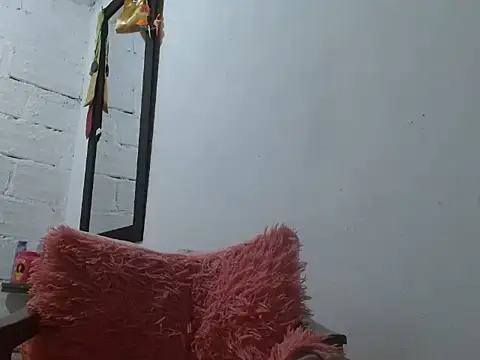 Snapshot of Larry-n-clouds chatting on March 12, 7:14 am Larry-n-clouds online show from March 12, 7:14 am