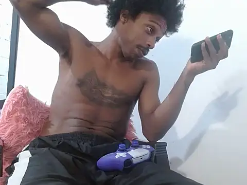 Snapshot of Larry-n-clouds chatting on March 12, 7:20 pm Larry-n-clouds online show from March 12, 7:20 pm