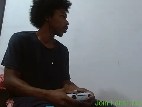 Snapshot of Larry-n-clouds chatting on March 18, 1:03 pm Larry-n-clouds online show from March 18, 1:03 pm