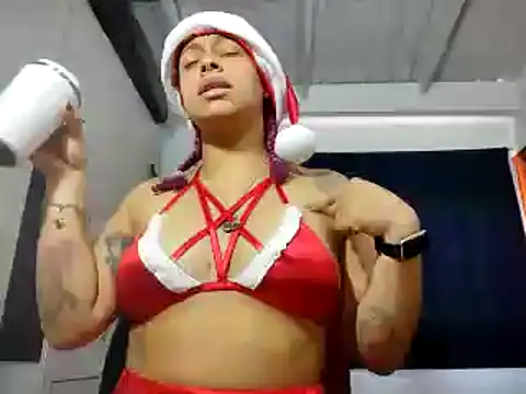 Cata Blue   online show from December 31, 6:24 pm