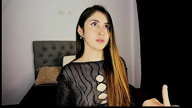 Snapshot of Nicol_Swift_ chatting on February 3, 8:35 am Nicol Swift online show from February 3, 8:35 am