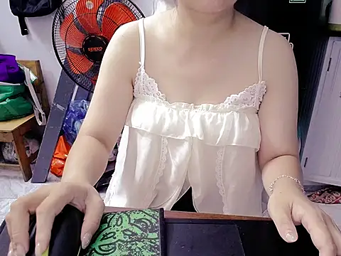 Snapshot of Haruka95 chatting on June 15, 4:15 am Haruka95 online show from June 15, 4:15 am