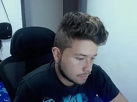 Snapshot of JOHANLEON1 chatting on September 26, 2:43 pm JOHANLEON1 online show from September 26, 2:43 pm