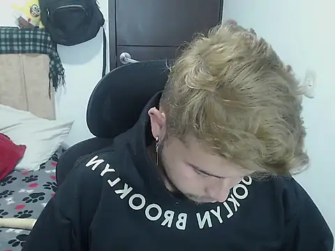 Snapshot of JOHANLEON1 chatting on October 14, 3:57 pm JOHANLEON1 online show from October 14, 3:57 pm