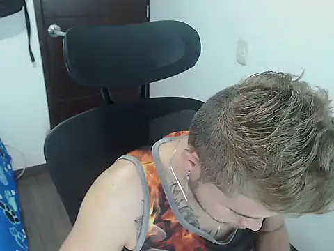 Snapshot of JOHANLEON1 chatting on October 22, 12:38 pm JOHANLEON1 online show from October 22, 12:38 pm