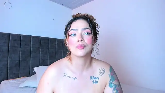 Snapshot of KayllaEvanss_ chatting on May 1, 12:21 pm KayllaEvanss online show from May 1, 12:21 pm