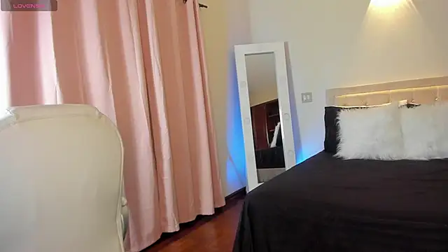 Snapshot of megan_connor_ chatting on March 28, 2:55 am megan connor online show from March 28, 2:55 am