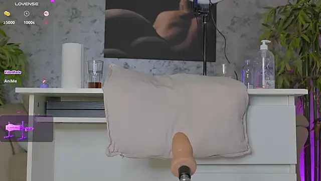 luckyalice  online show from February 27, 11:15 pm