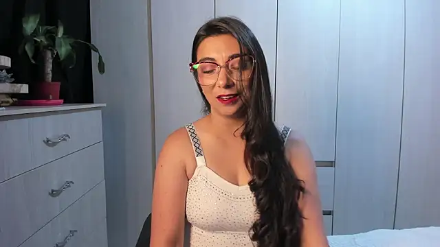 Karla hernandez  online show from May 27, 10:45 am