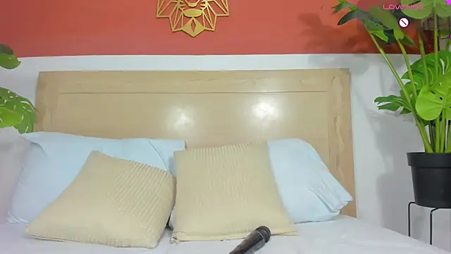 lili cardenas  online show from July 5, 4:41 am