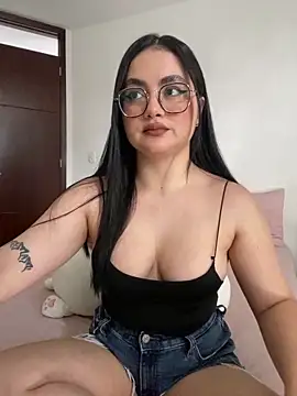 montmariana online show from June 19, 6:34 pm