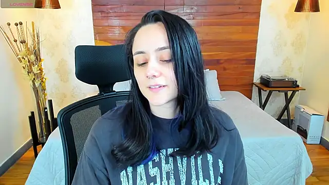 KatherineBond online show from December 18, 11:30 pm