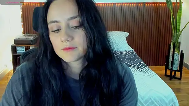 KatherineBond online show from November 6, 8:10 pm