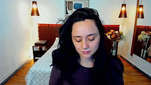 KatherineBond online show from March 19, 6:45 pm