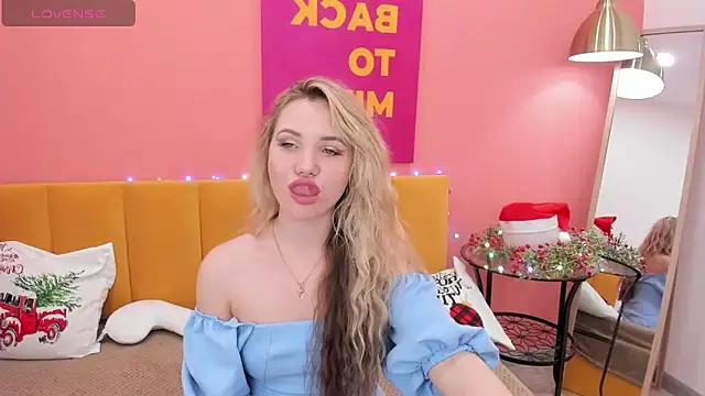 Snapshot of EvaMoran chatting on January 8, 8:06 am EvaMoran online show from January 8, 8:06 am