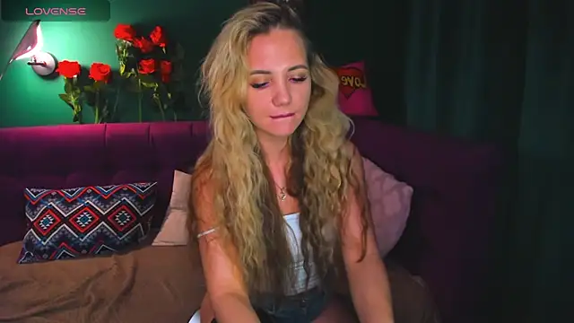 Snapshot of EvaMoran chatting on February 9, 5:19 am EvaMoran online show from February 9, 5:19 am