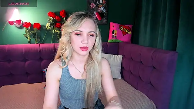 Snapshot of EvaMoran chatting on February 15, 1:31 am EvaMoran online show from February 15, 1:31 am