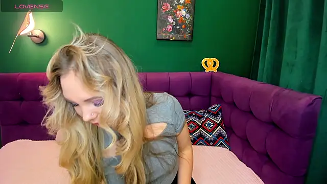 Snapshot of EvaMoran chatting on October 3, 1:57 am EvaMoran online show from October 3, 1:57 am