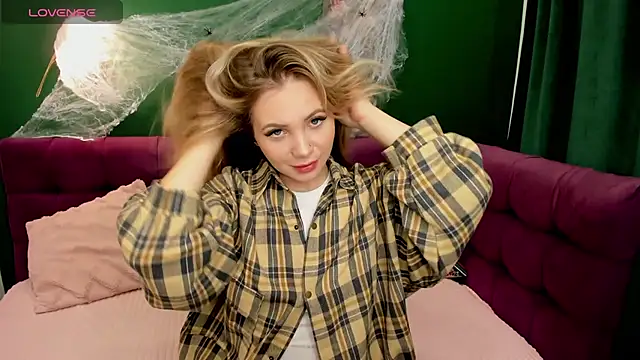 Snapshot of EvaMoran chatting on October 24, 1:46 am EvaMoran online show from October 24, 1:46 am