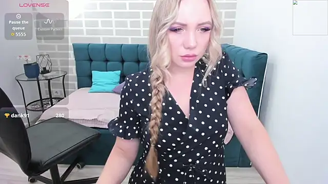 Snapshot of EvaMoran chatting on June 8, 2:01 am EvaMoran online show from June 8, 2:01 am