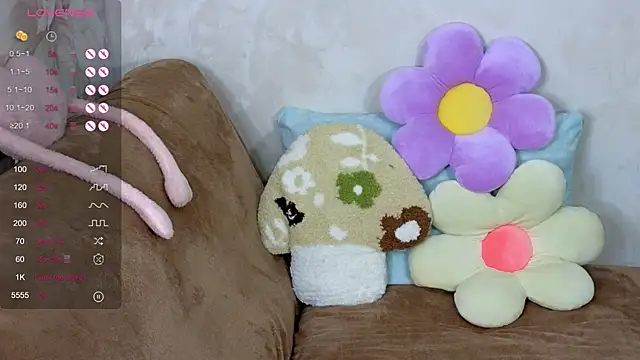 TrissMerigold9 online show from October 13, 9:15 pm