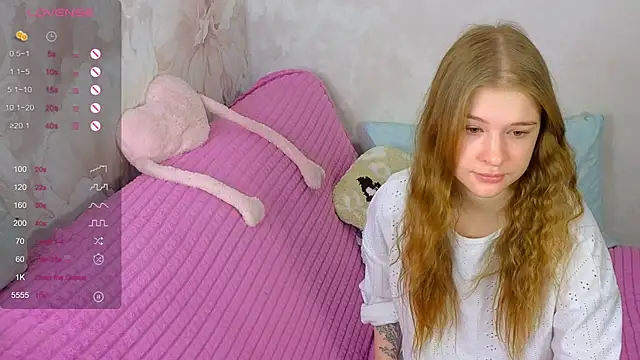 TrissMerigold9 online show from December 5, 8:12 am